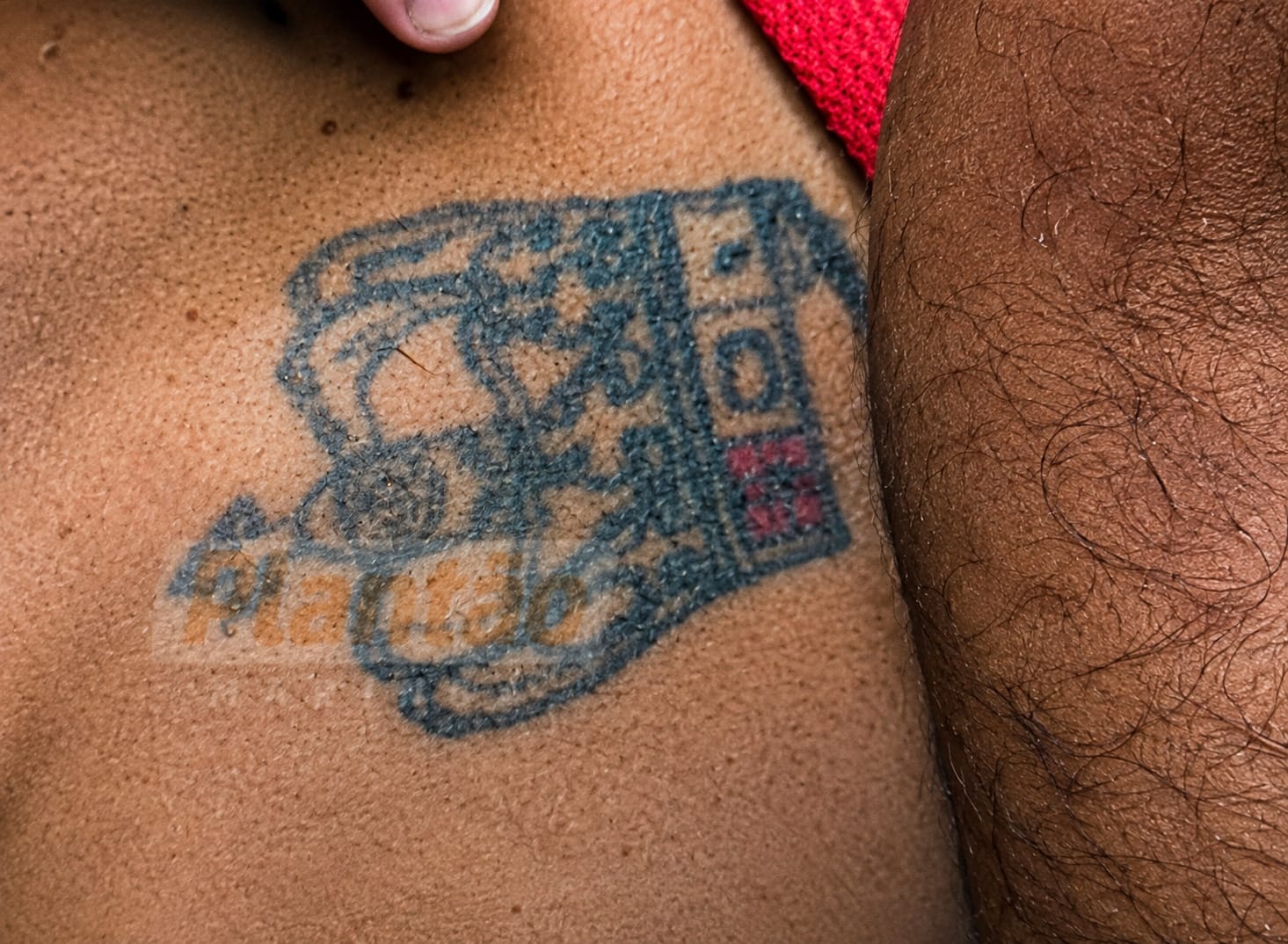 Corpo encontrado em córrego é encaminhado ao IML de Maringá; tatuagem pode ajudar na identificação - Imagem 3
